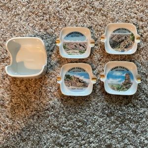 Set of 4 vintage Arizona Grand Canyon ashtrays with caddy